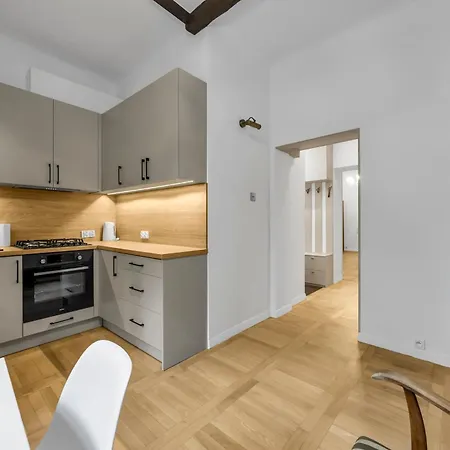 Heartline By Bookinghost * Varsovie